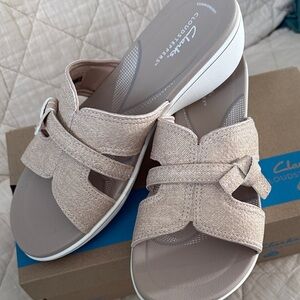 Clarks Women's Cream Slide Sandals